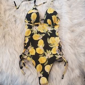 Lemon one piece 32B
